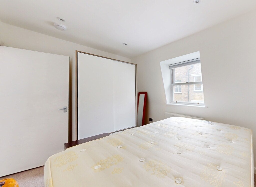 Flat Gloucester Terrace in City of Westminster