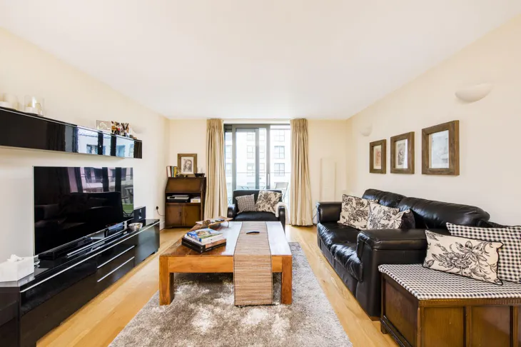 Flat Freeling Street in Greater London