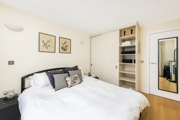 Flat Freeling Street in Greater London