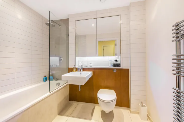 Flat Freeling Street in Greater London