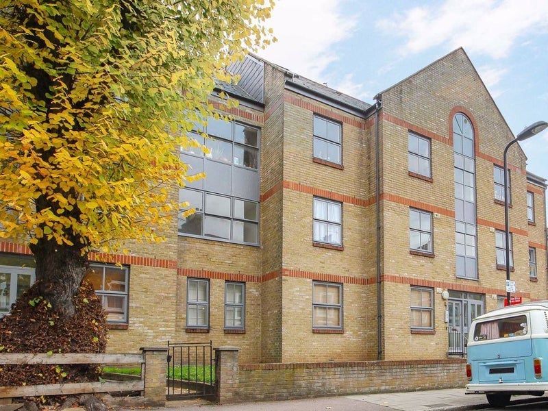 Flat Horton Road in Greater London