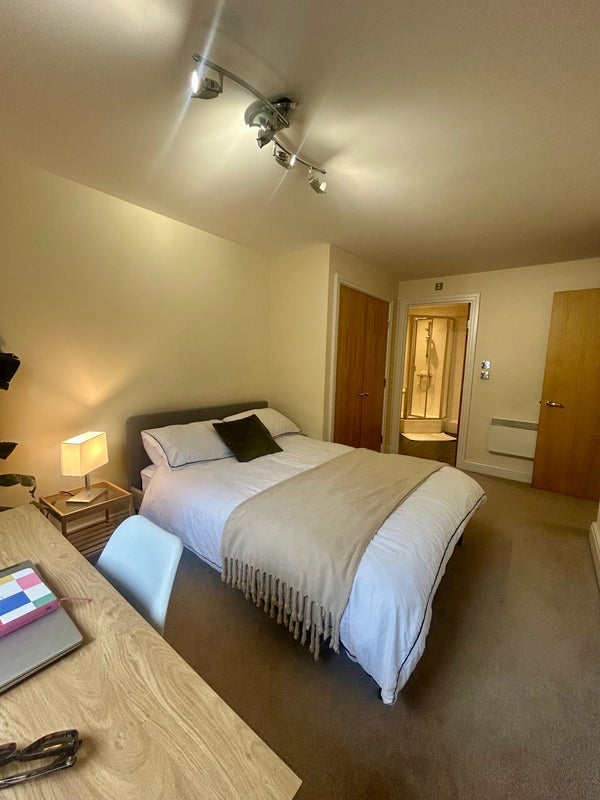 Room Waterside Path in Greater London