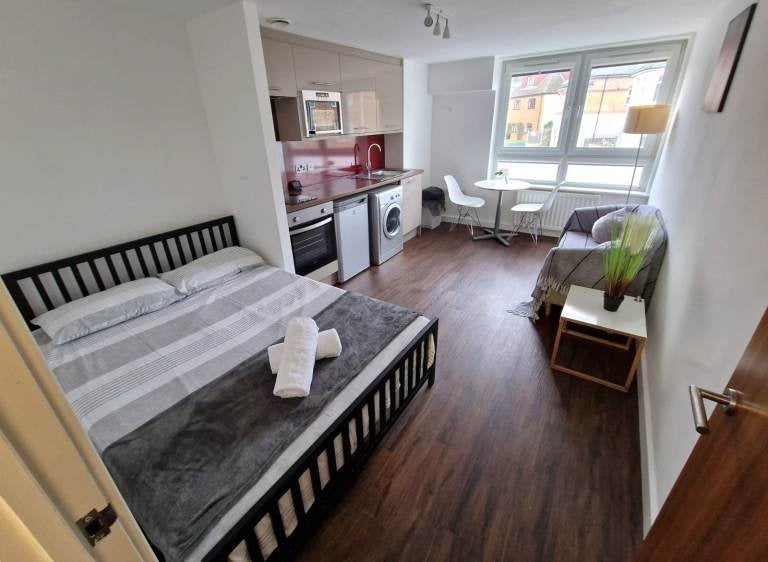 Flat Cumnor Road in Bournemouth