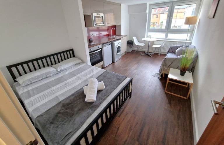 Flat Cumnor Road in Bournemouth