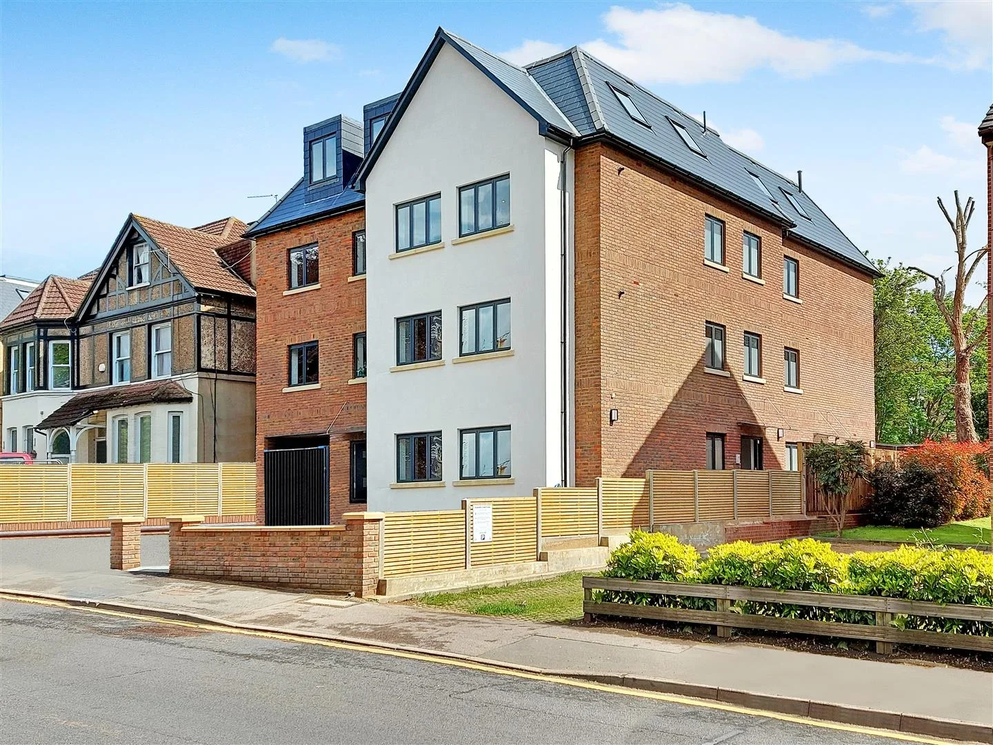 Flat Cedar Road in Greater London