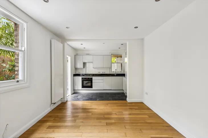 Flat Mercers Road in Greater London