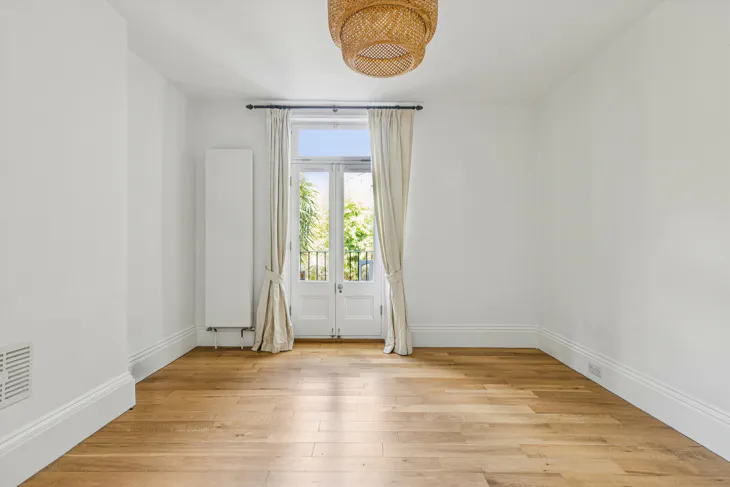 Flat Mercers Road in Greater London