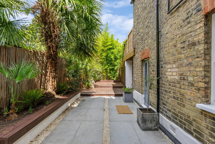 Flat Mercers Road in Greater London