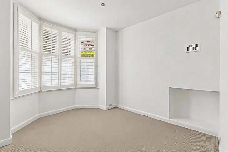 Flat Mercers Road in Greater London