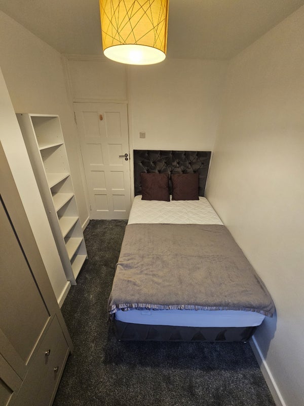 Room Hemsworth Street in Greater London