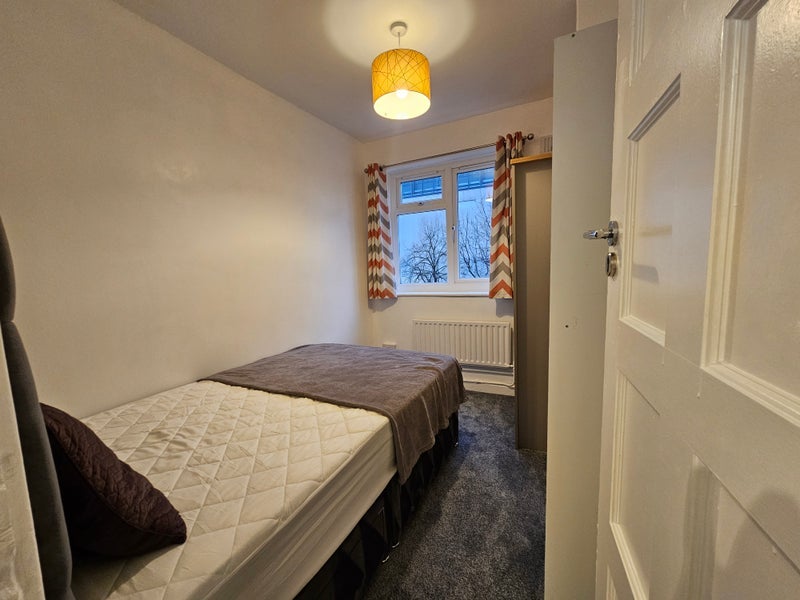 Room Hemsworth Street in Greater London