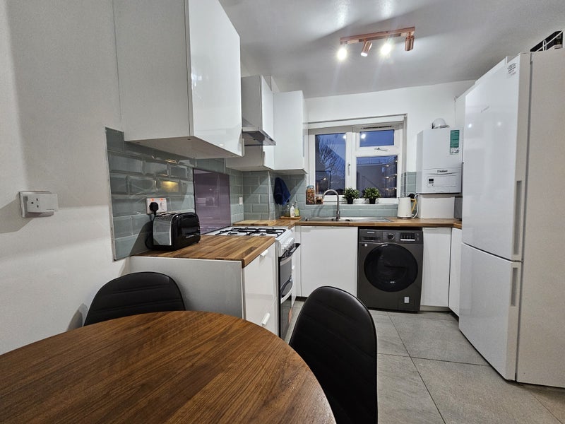 Room Hemsworth Street in Greater London