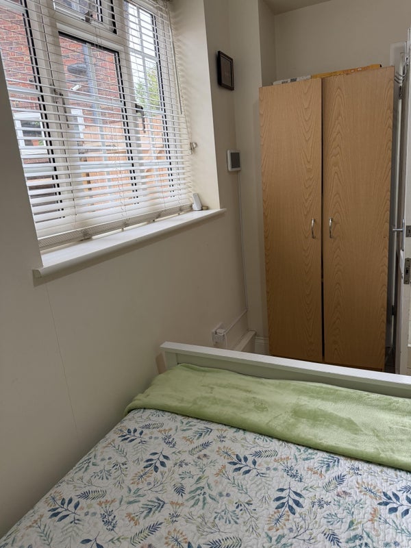 Room Firhill Road in Greater London