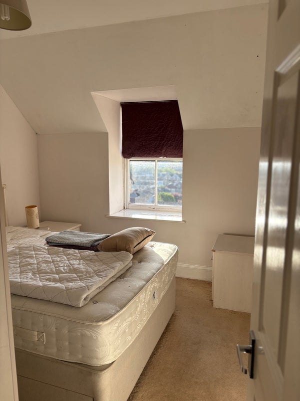 Flat Trelawney Road in Bristol
