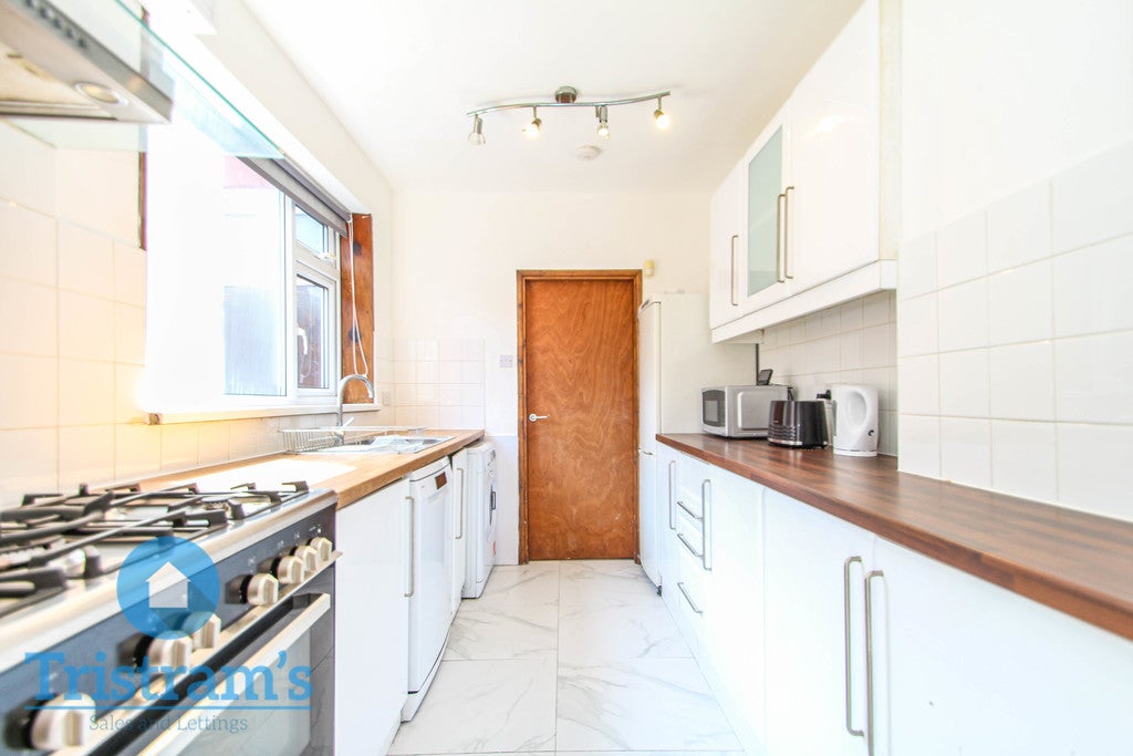 Room Foxhall Road in Nottingham