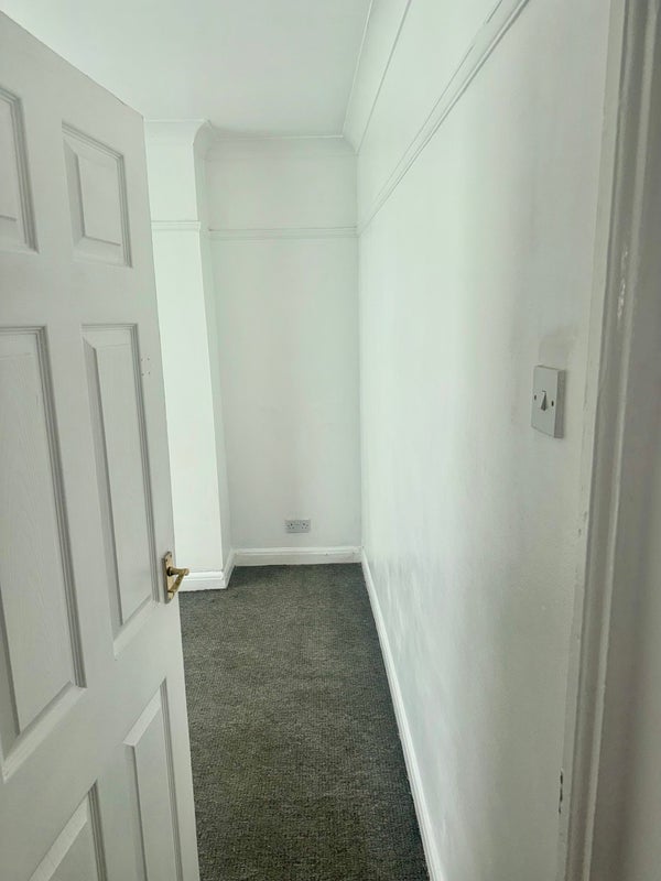 Room Overton Road in Greater London