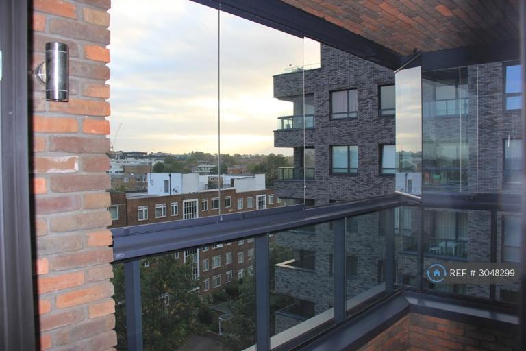Flat Upper Richmond Road in Greater London