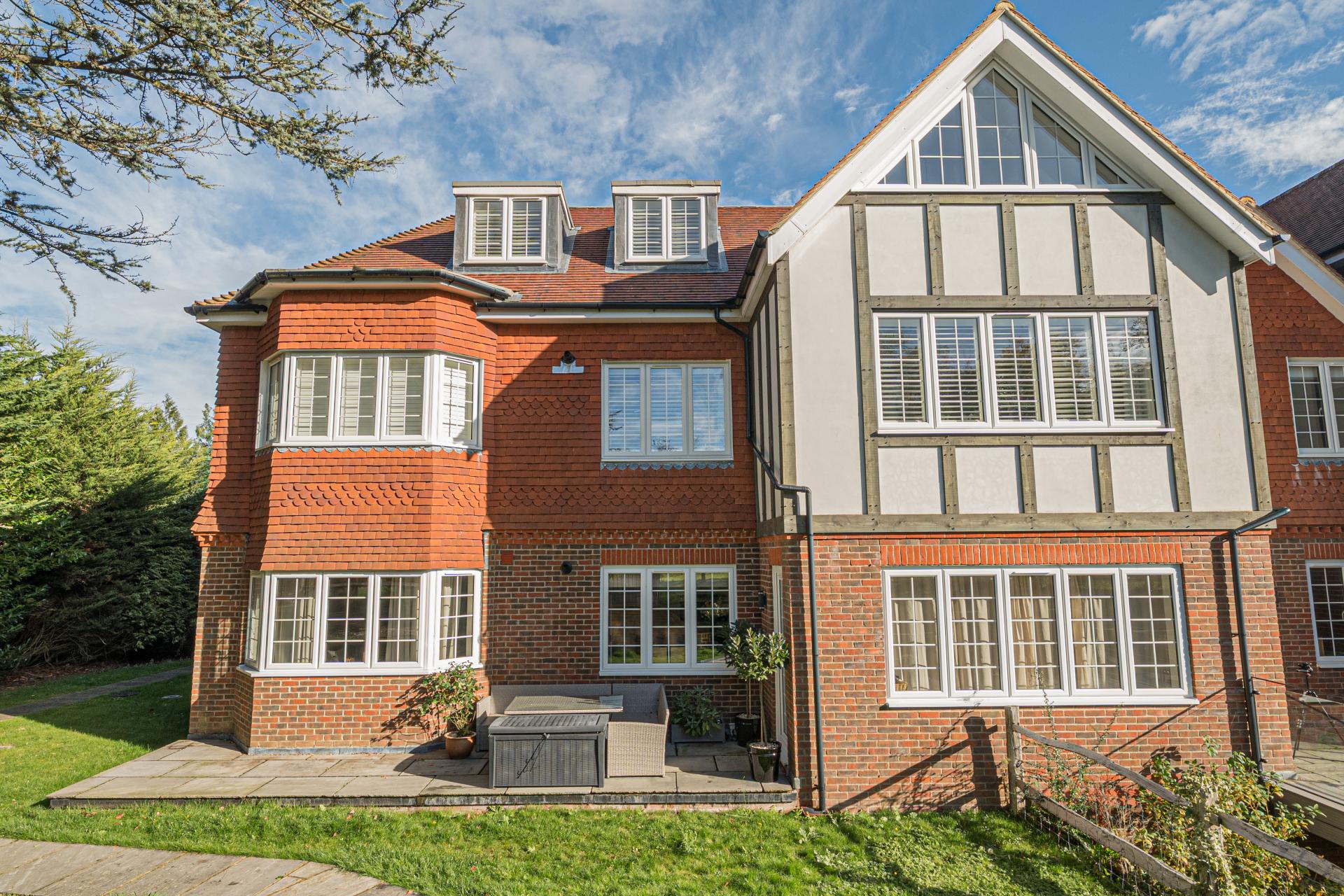 Flat Waterhouse Lane in Reigate and Banstead