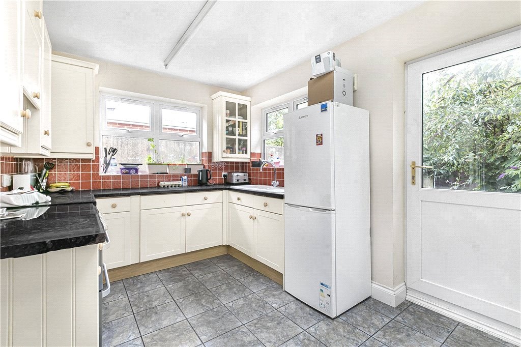 Flat Alexandra Road in Borough of Runnymede