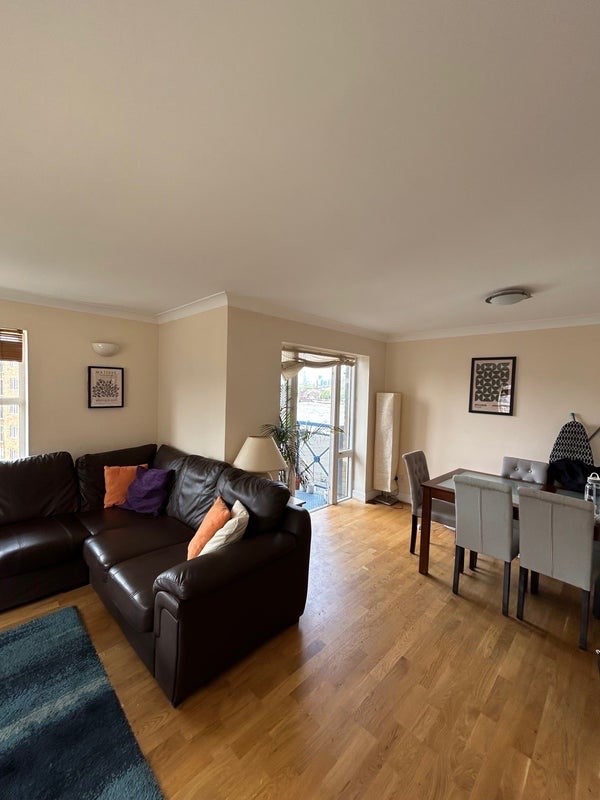Room Rotherhithe Street in Greater London