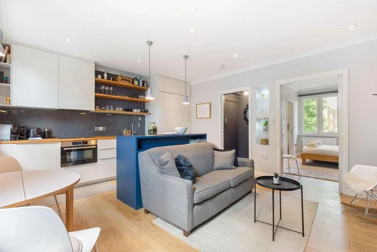 Flat Caledonian Road in Greater London