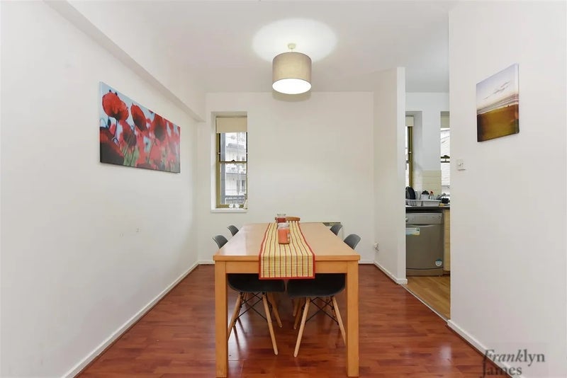 Room Commercial Road in Greater London