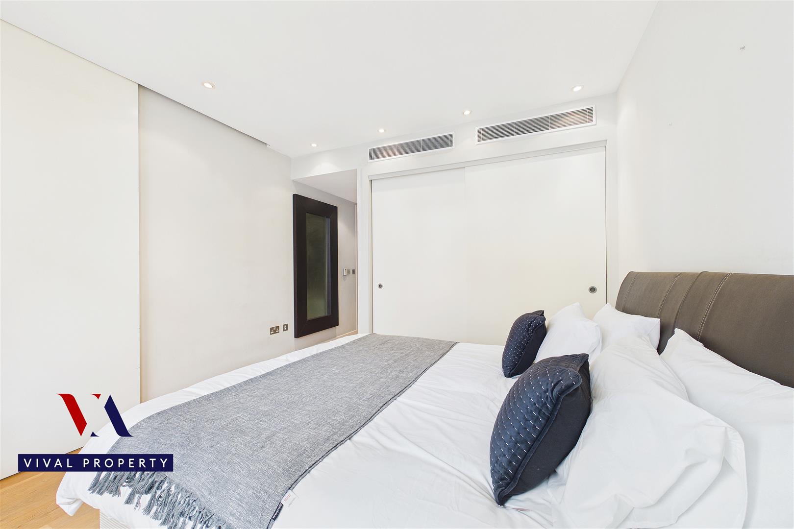 Flat Gatliff Road in City of Westminster