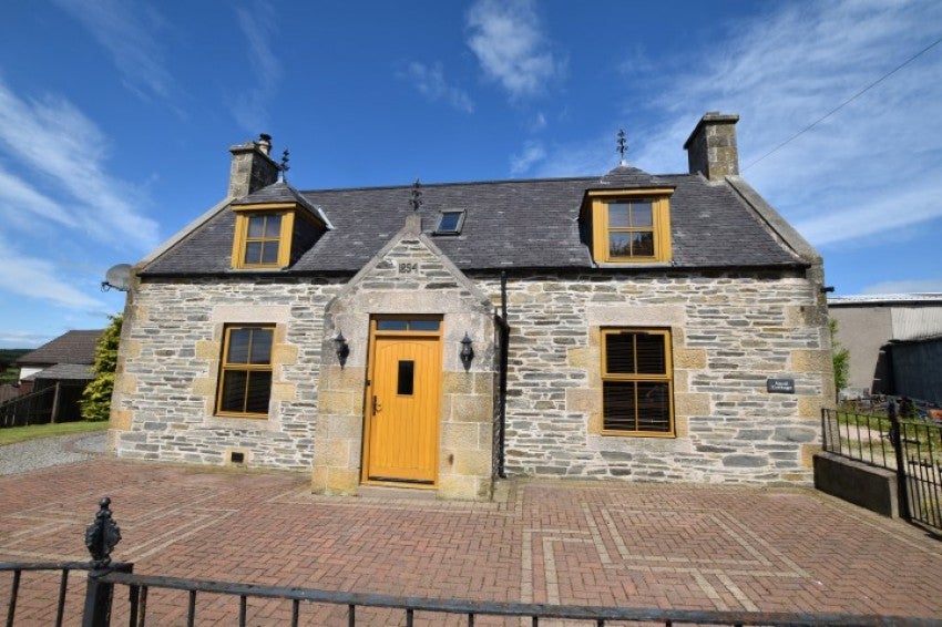 House B9016 in Clochan