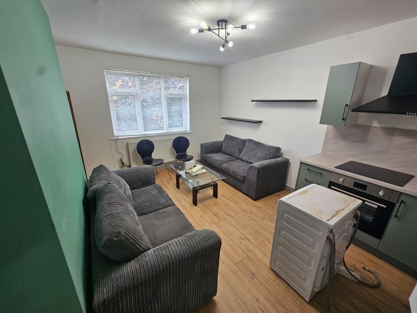 Flat Daisy Bank Road in Manchester