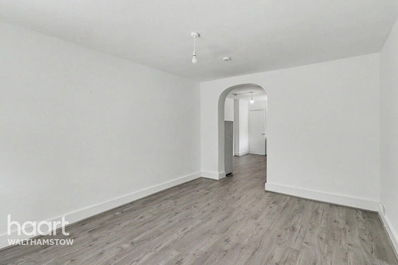 Flat Haldan Road in Greater London