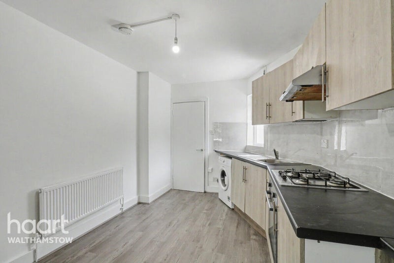 Flat Haldan Road in Greater London