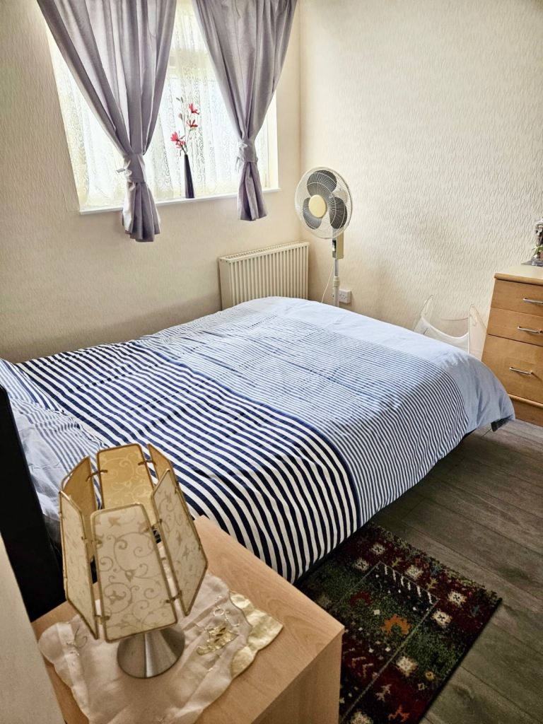 Room Kennedy Avenue in Greater London