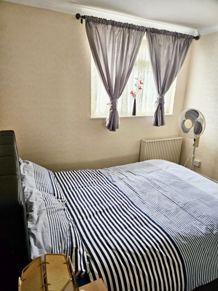 Room Kennedy Avenue in Greater London
