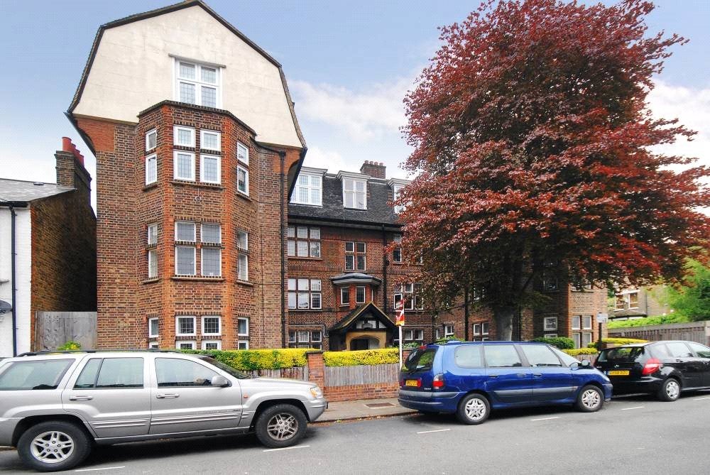 Flat Hazelbourne Road in Greater London
