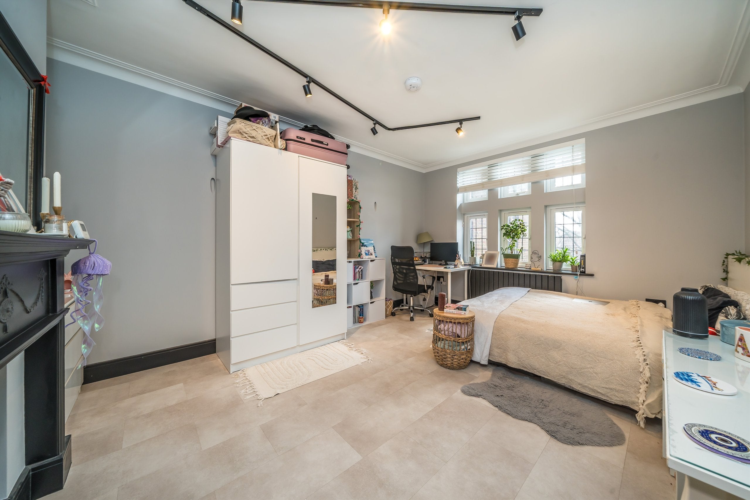 Flat Hazelbourne Road in Greater London