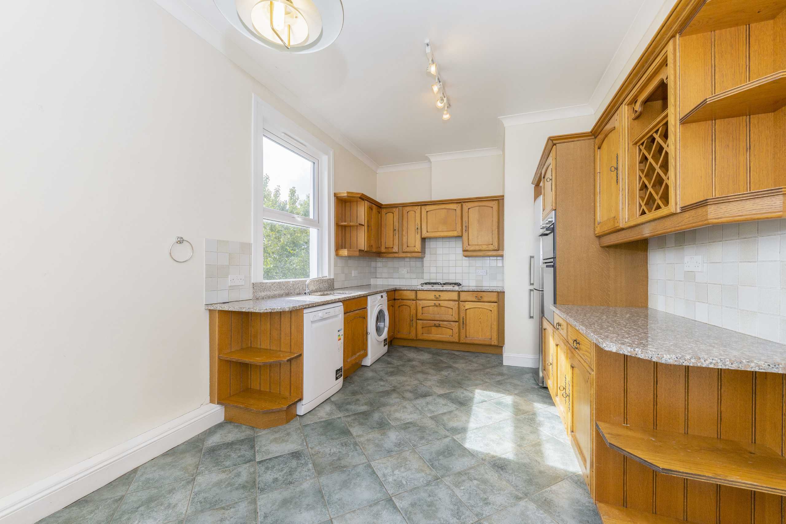 Flat Bernard Gardens in Greater London