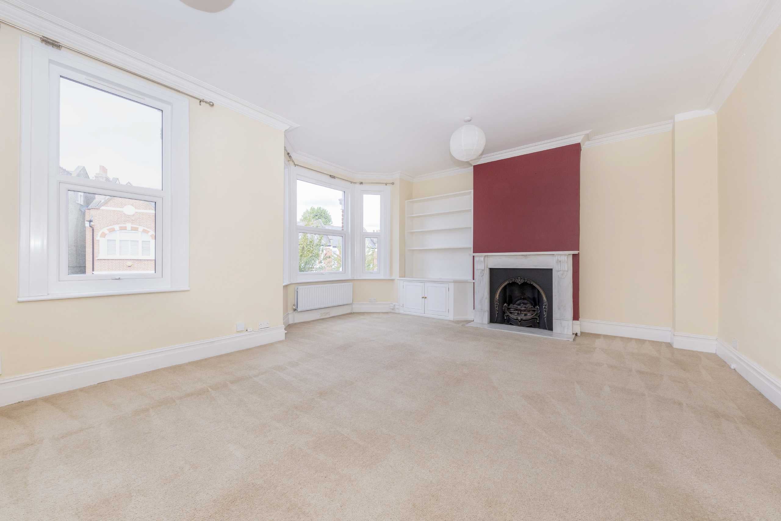 Flat Bernard Gardens in Greater London