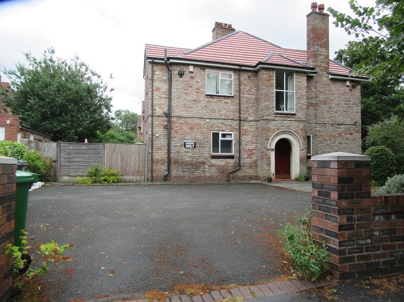 Flat Wood Road in Manchester