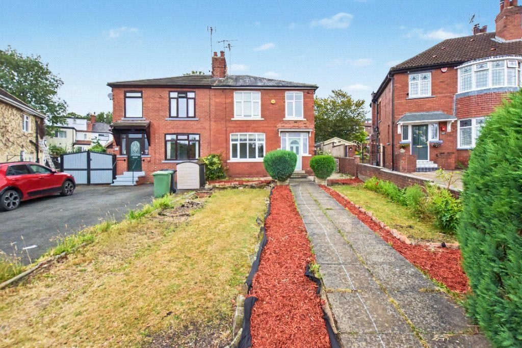 Flat Stanningley Road in Leeds