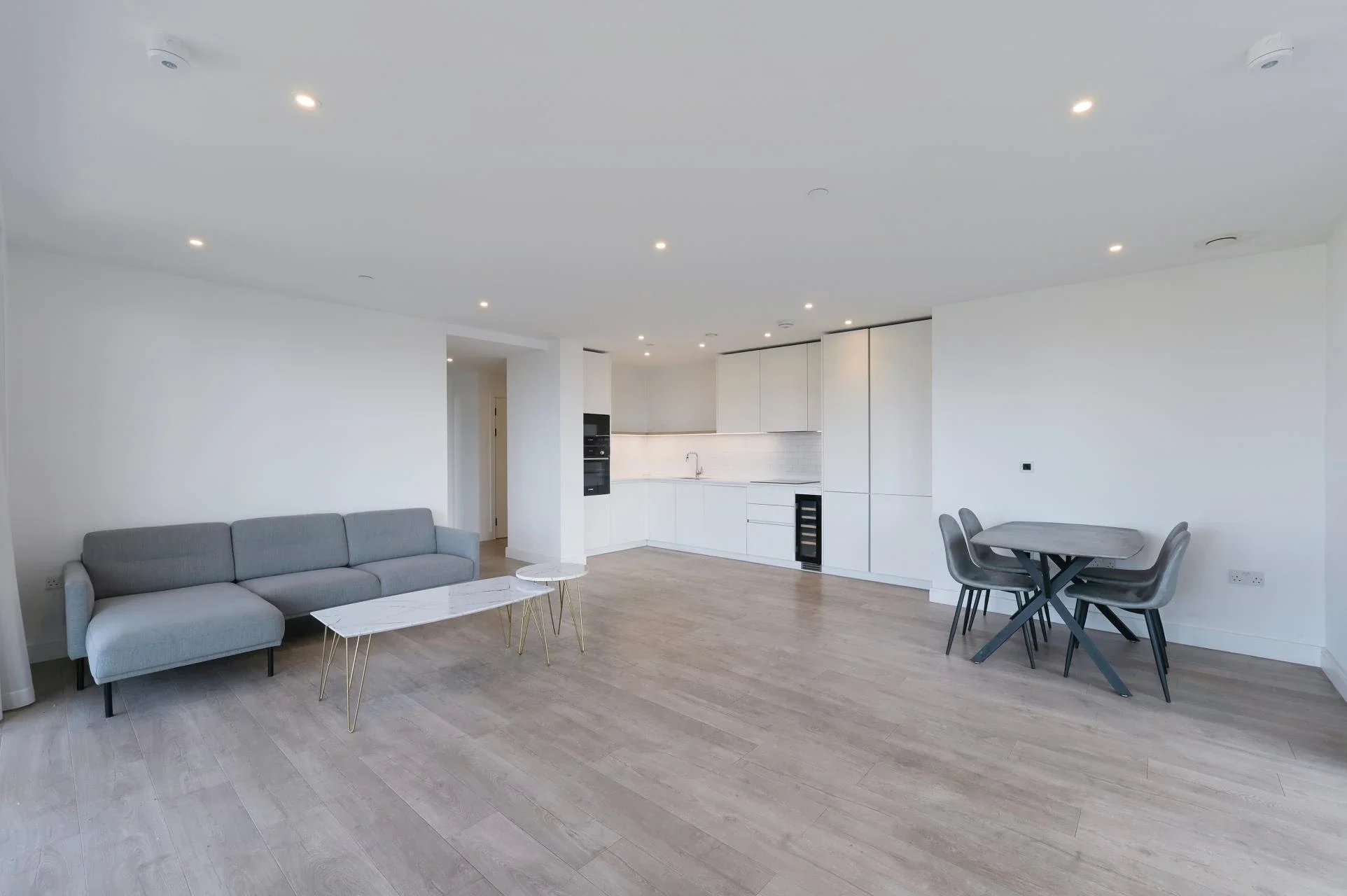Flat Beresford Avenue in Greater London