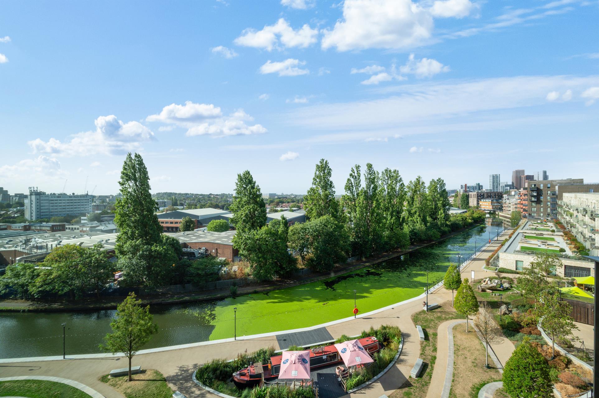 Flat Beresford Avenue in Greater London