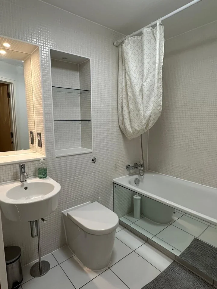 Room Drayton Park in Greater London