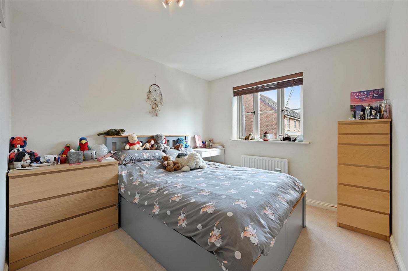 Flat Avian Avenue in St Albans