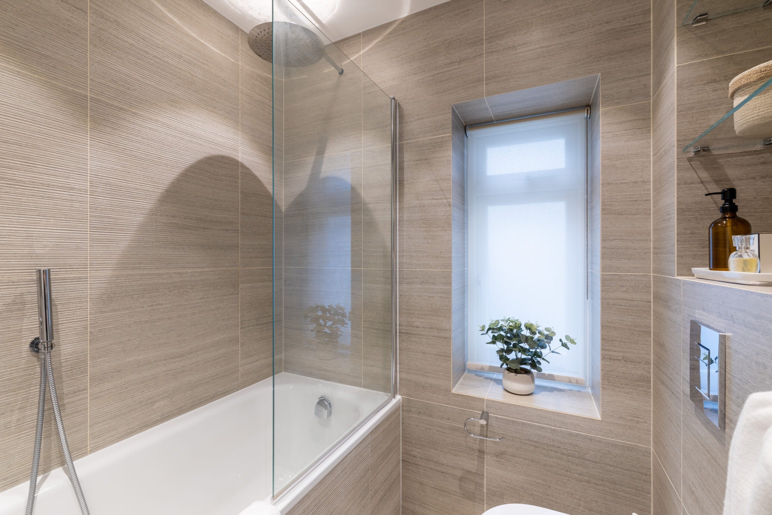 Flat Collingham Road in Greater London