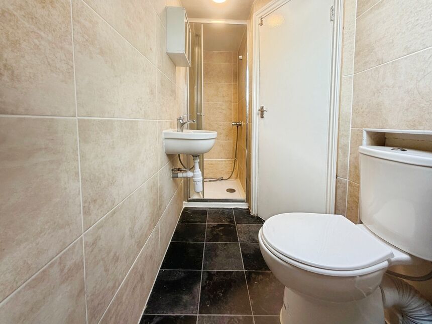 Flat Barking Road in Greater London
