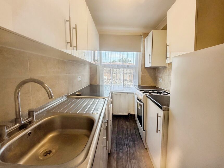 Flat Barking Road in Greater London