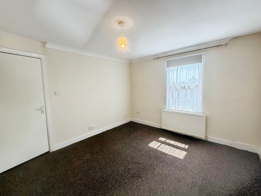 Flat Barking Road in Greater London