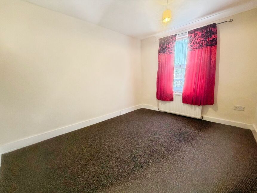 Flat Barking Road in Greater London