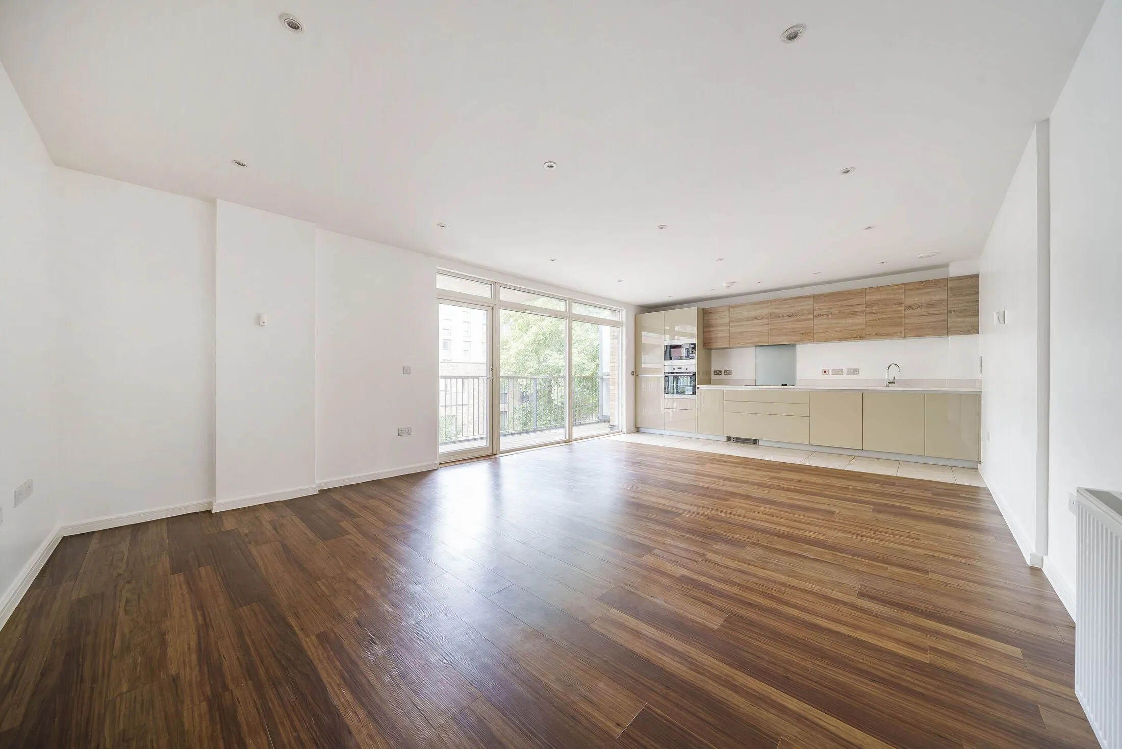 Flat Palmerston Road in Greater London
