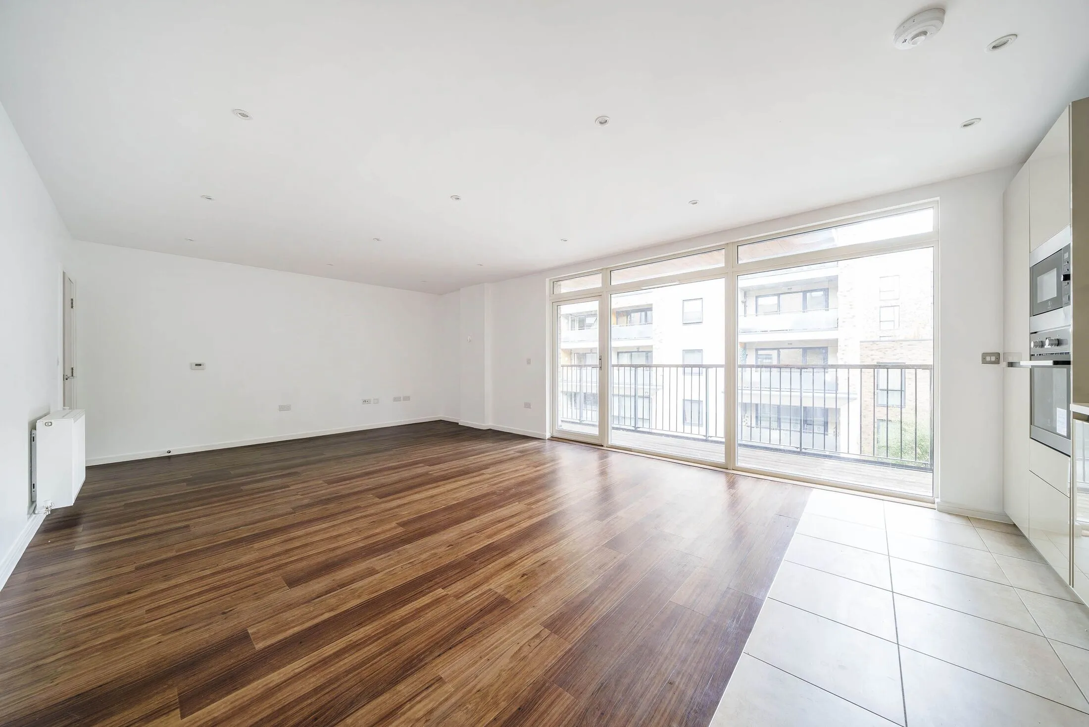Flat Palmerston Road in Greater London